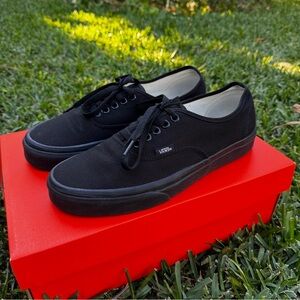 Vans Authentic - Blackout (M 9 / W 10.5)